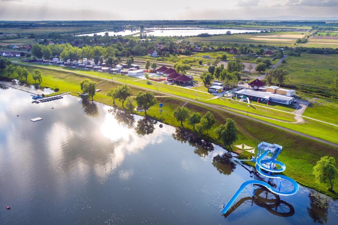 Tisza-To Apartmanpark Kiskore Bagian luar foto